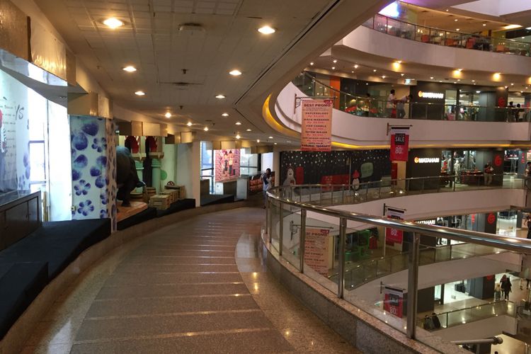 foto pusat perbelanjaan