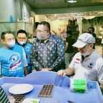 Ketua Umum Partai Gelora Indonesia Anis Matta mengunjungi pengusaha kuliner Dodol Garut, belum lama ini.