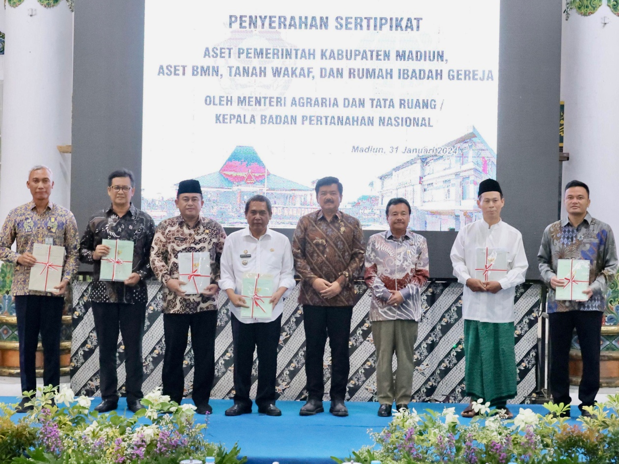 Penyerahan Sertipikat
