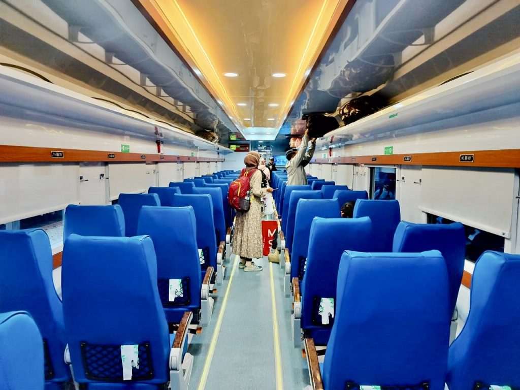 KAI Operasikan Kereta Ekonomi New Generation di KA Gaya Baru Malam ...