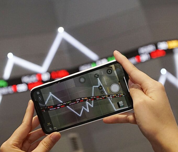 IHSG ditutup menguat
