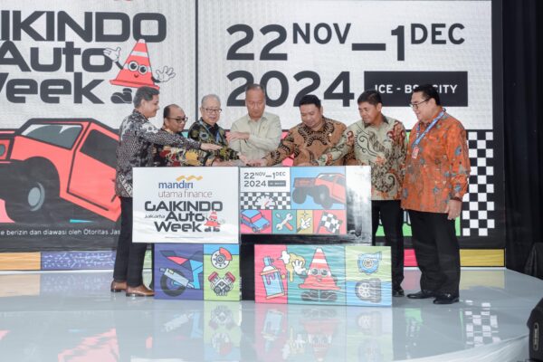 Ilham Permana Dampingi Menteri Perindustrian Buka Gaikindo Jakarta Auto Week 2024
