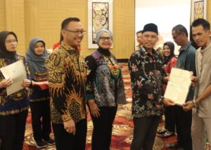 Sosialisasi Program Strategis Kementerian Agraria dan Tata Ruang/Badan Pertanahan (ATR/BPN) di Aquarius Boutique Hotel, Selasa 3 Desember 2024, sekaligus penyerahan sertifikat ke masyarakat.