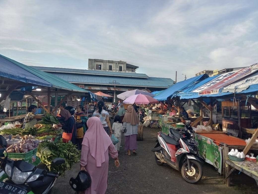 Pinjaman makin naik. Pasar sepi pada awal ramadan