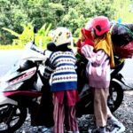 Rindu Ketemu Keluarga pemudik nekad naik motor