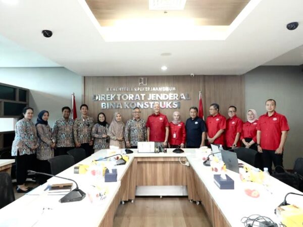 Kementerian PU bersama Semen Merah Putih./