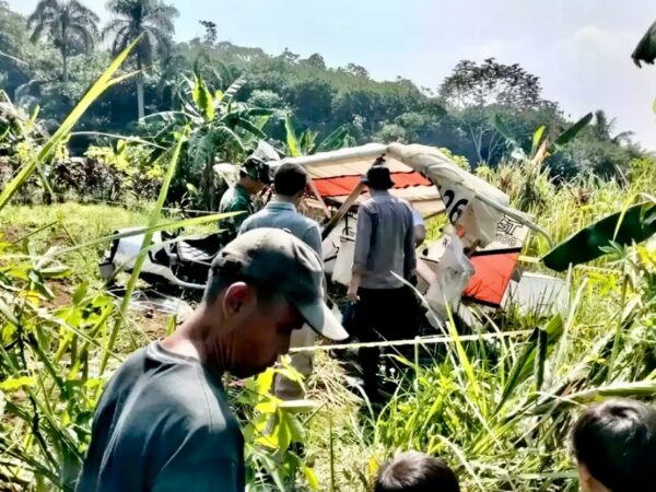 Pesawat Jatuh