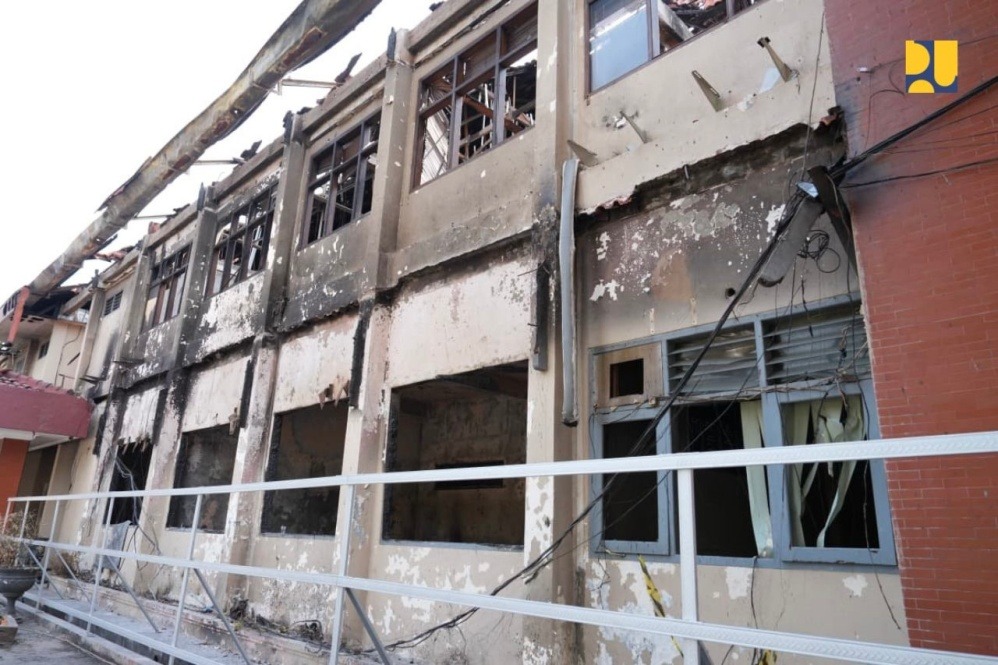 Gedung DPR Rusak