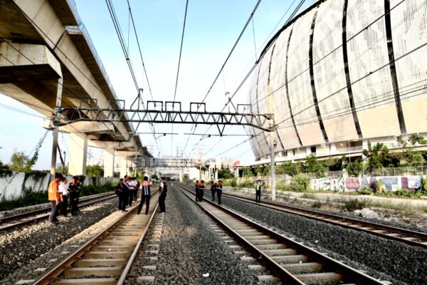Stasiun Kereta Stadion JIS