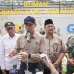 MENKO Infrastruktur, Agus Harimurti Yudhoyono, bersama Menteri PU, Dody Hanggodo di Aceh Tamiang./