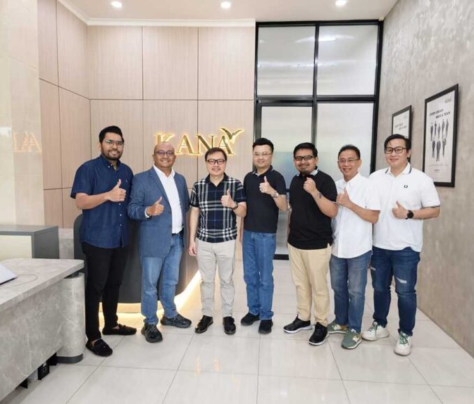 Deputi Bidang Koordinasi Pemberdayaan Ekonomi Masyarakat dan Perlindungan Pekerja Migran (Kemenko PM), Leontinus Alpha Edison, melakukan kunjungan kerja ke Koperasi Kana.