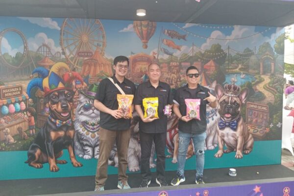 Erwin Hartawan (tengah) Chief Commercial Officer CPPETINDO