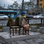 Salah satu contoh patung simbol korban kekerasan seksual selama PD II (dok: hakan-nural/unsplash.com)
