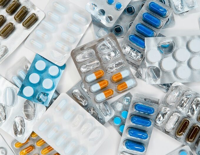 Perang Iran Pengaruhi Harga Obat (unsplash/roberto sorin)