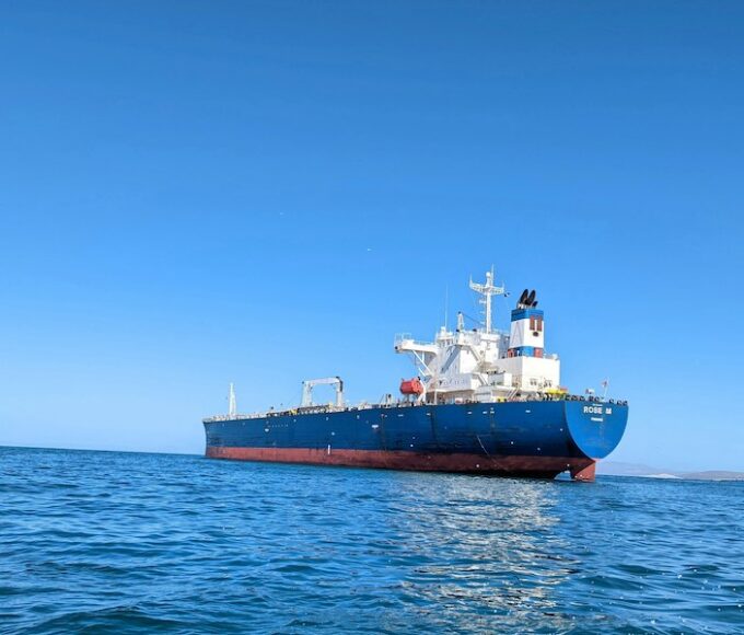 Kapal Tanker (Ilustrasi/dok:unsplash/scott-tobin)