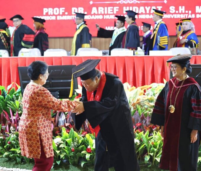 Ibu Megawati menghadiri Sidang Senat Pengukuhan Profesor Emeritus Prof. Dr. Arief Hidayat di Universitas Borobudur, Jakarta, Sabtu (2/5) Foto: Monang Sinaga