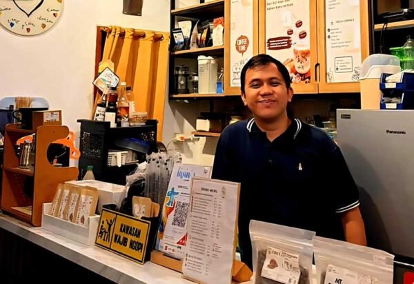 Erwin, pemilik Kedai Kopi Erky atau RKI