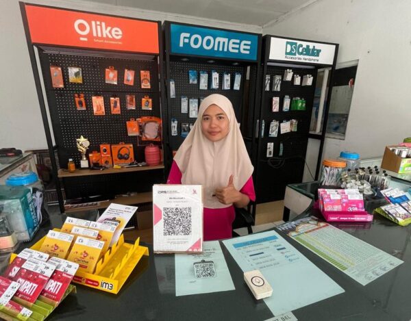 Saripah, mitra BRILink BS Selluler di Jampang, Kabupaten Sukabumi.