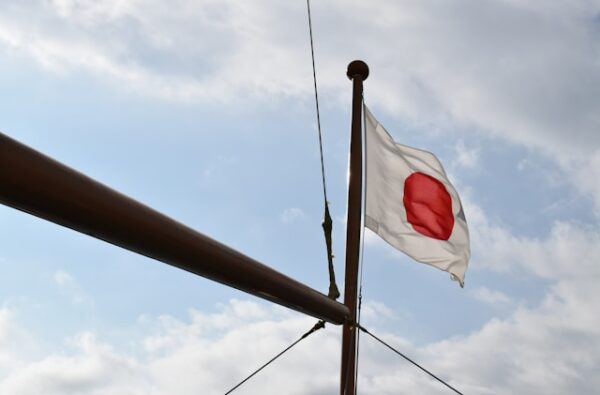 Bendera Jepang (Ilustrasi/Unsplash/Chris Barbalis)