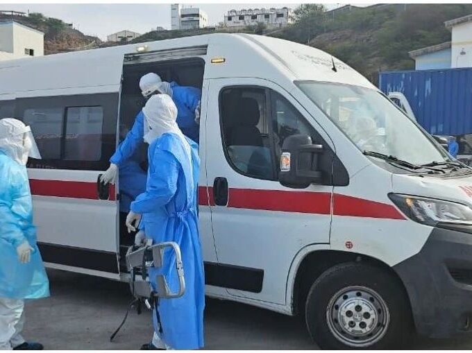 Evakuasi medis terhadap orang-orang yang diduga terinfeksi hantavirus, Cabo Verde, 6 Mei 2026. (dok: WHO)