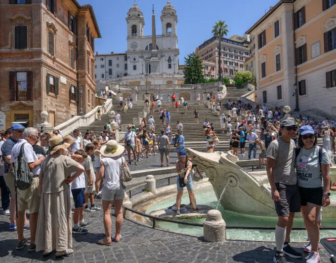 Warga di Roma, Italia yang dilanda gelombang panas (dok; Antonio Masiello/Getty Images)