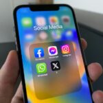 Media sosial kini menjadi medium masyarakat dalam mengakses berita. (dok: Unsplash/Julian)
