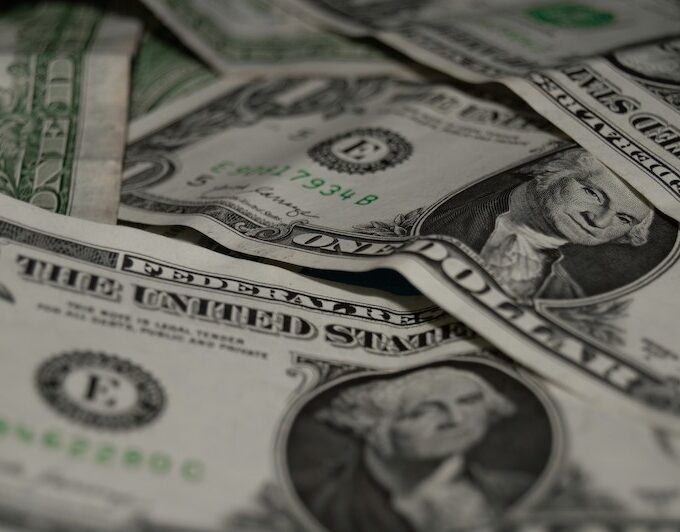 Mata uang AS, Dolar. (Unsplash/Niconor Brown)