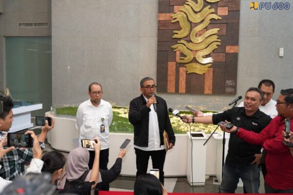 Sekjen Kementerian PU