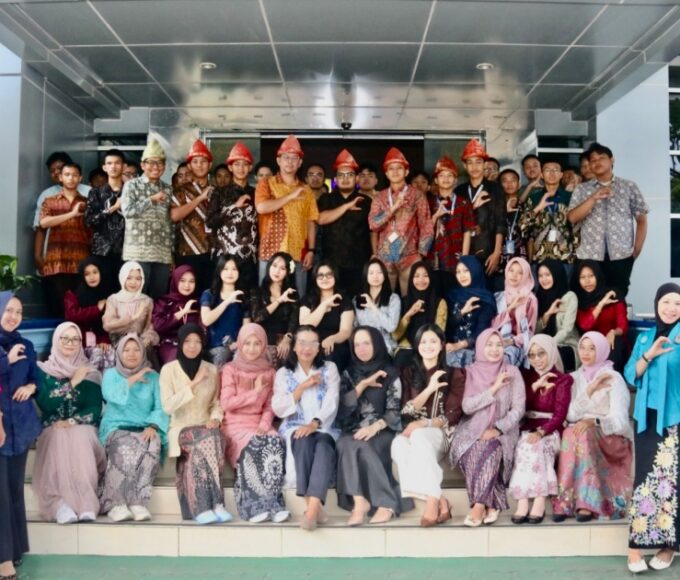 Hari Kebaya