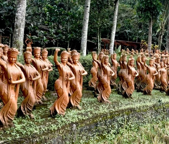 Patung Suku Osing