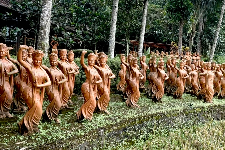 Patung Suku Osing