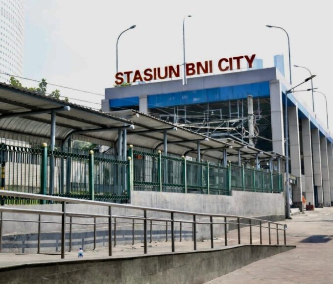 STASIUN BNI City di Jakarta Pusat, Kamis (9/7). PT Kereta Api Indonesia (Persero) menargetkan integrasi Stasiun Karet dengan Stasiun BNI City dapat mulai beroperasi pada 28 September 2026. /