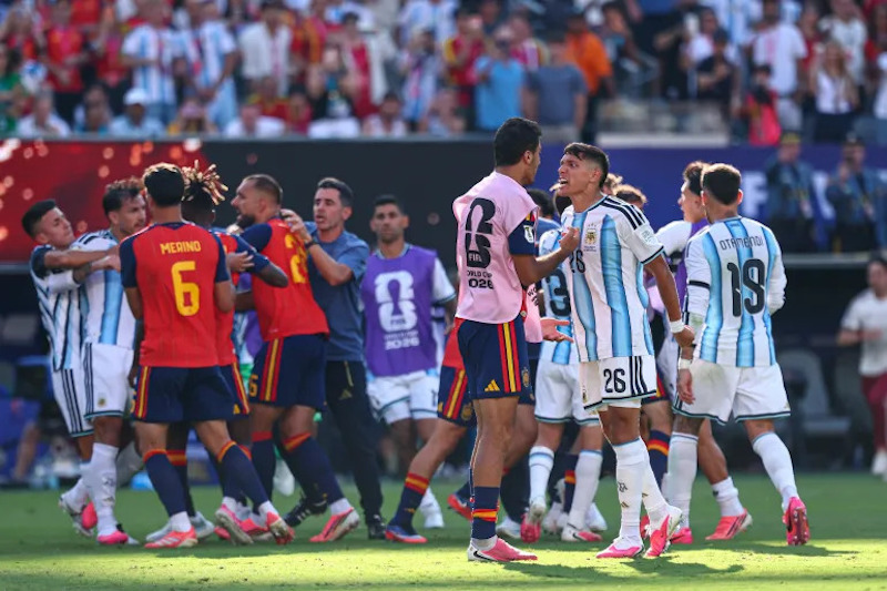 Kericuhan pasca final Piala Dunia 2026 antara Argentina vs Spanyol. (dok:Reuters/Aljazeera)