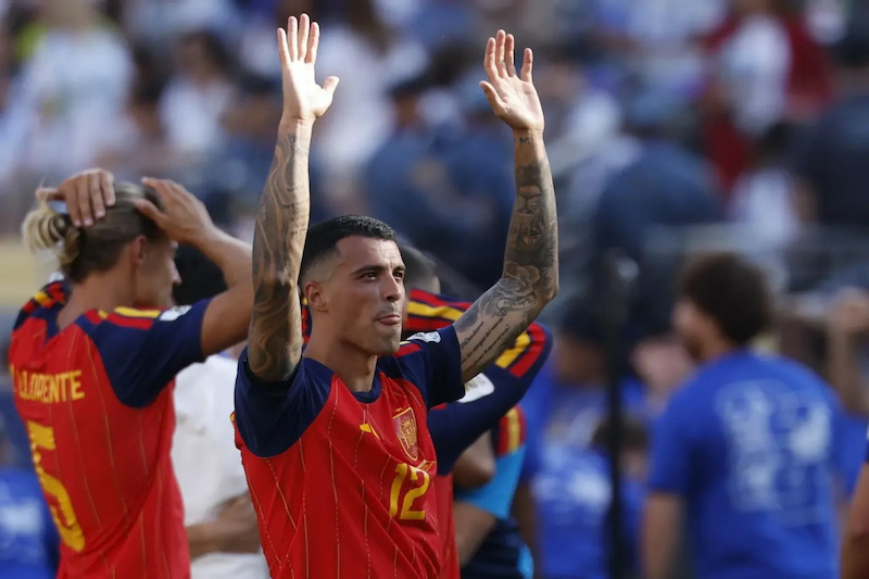 Pedro Porro merayakan kemenangan Spanyol di final Piala Dunia 2026 melawan Argentina, di New Jersey, AS, 19 Juli 2026. (EFE/SHAWN THEW)