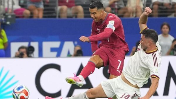 Cristiano Ronaldo dan Aymeric Laporte. (Dok:MundoDeportivo/Julio Cortez/Ap-LaPresse)