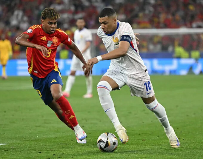 Lamine Yamal dan Kylian Mbappe (kanan) (dok: AFP)