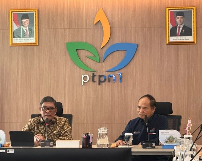 Dirut PTPN I Abdul Rivai Ras (kiri) (dok:PTPN)