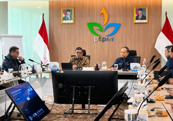 Direktur Utama PTPN I (Persero), Dr. Ir. Abdul Rivai Ras, M.Si., IPU, ASEAN Eng (baju batik) (Dok:PTPN)