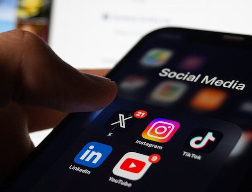 Platform Media Sosial (dok:Unsplash.cpm/Berke-citak)