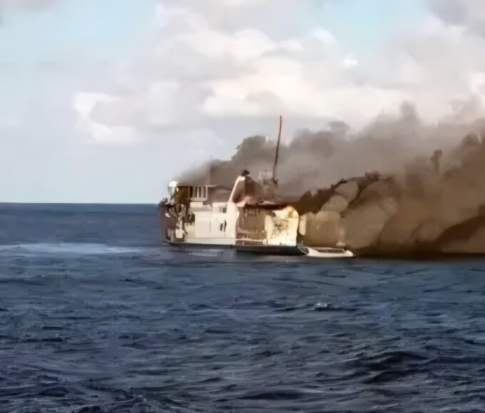 Kapal terbakar