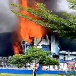 Pabrik Terbakar
