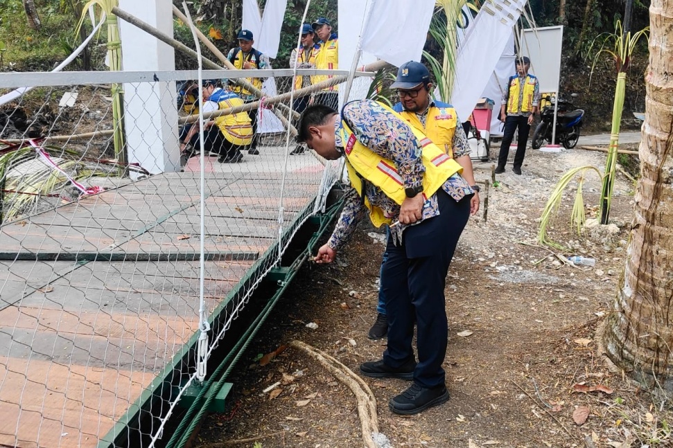 Jembatan Roboh