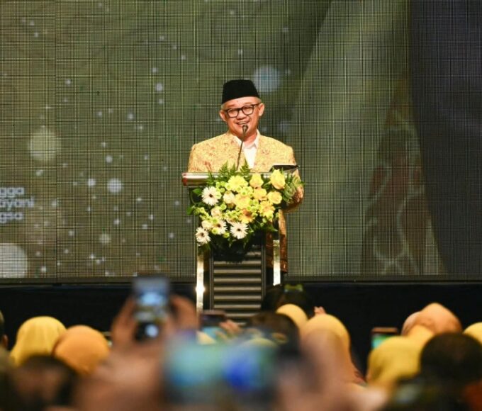 MENDIKDASMEN Abdul Mu'ti memberikan arahan dalam Rapat Koordinasi yang diselenggarakan Asosiasi Pengawas Sekolah Indonesia (APSI) di Surabaya, Jawa Timur, Senin (12/10)/