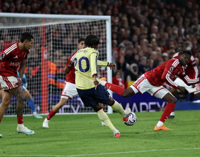 Noni Madueke mencetak gol kemenangan untuk Arsenal di City Ground [AFP]